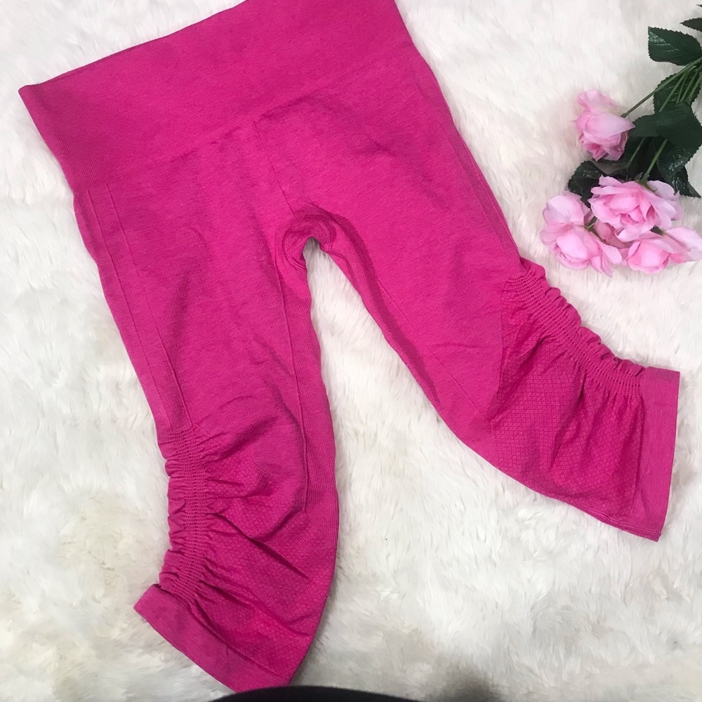 {Lululemon} In The Flow Crop Hot neon pink